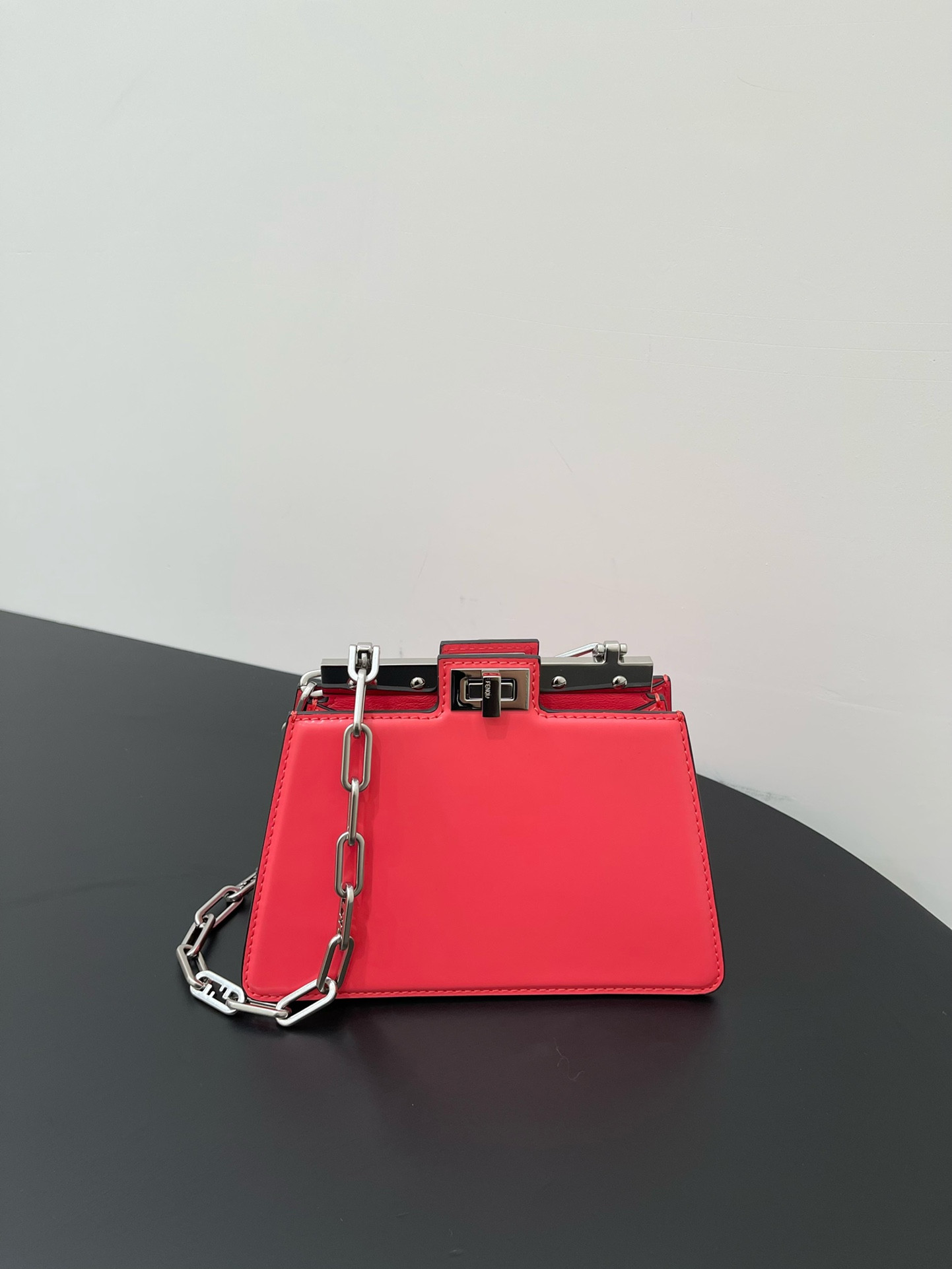 F**di peekaboo iseeu-20.5x11x14cm