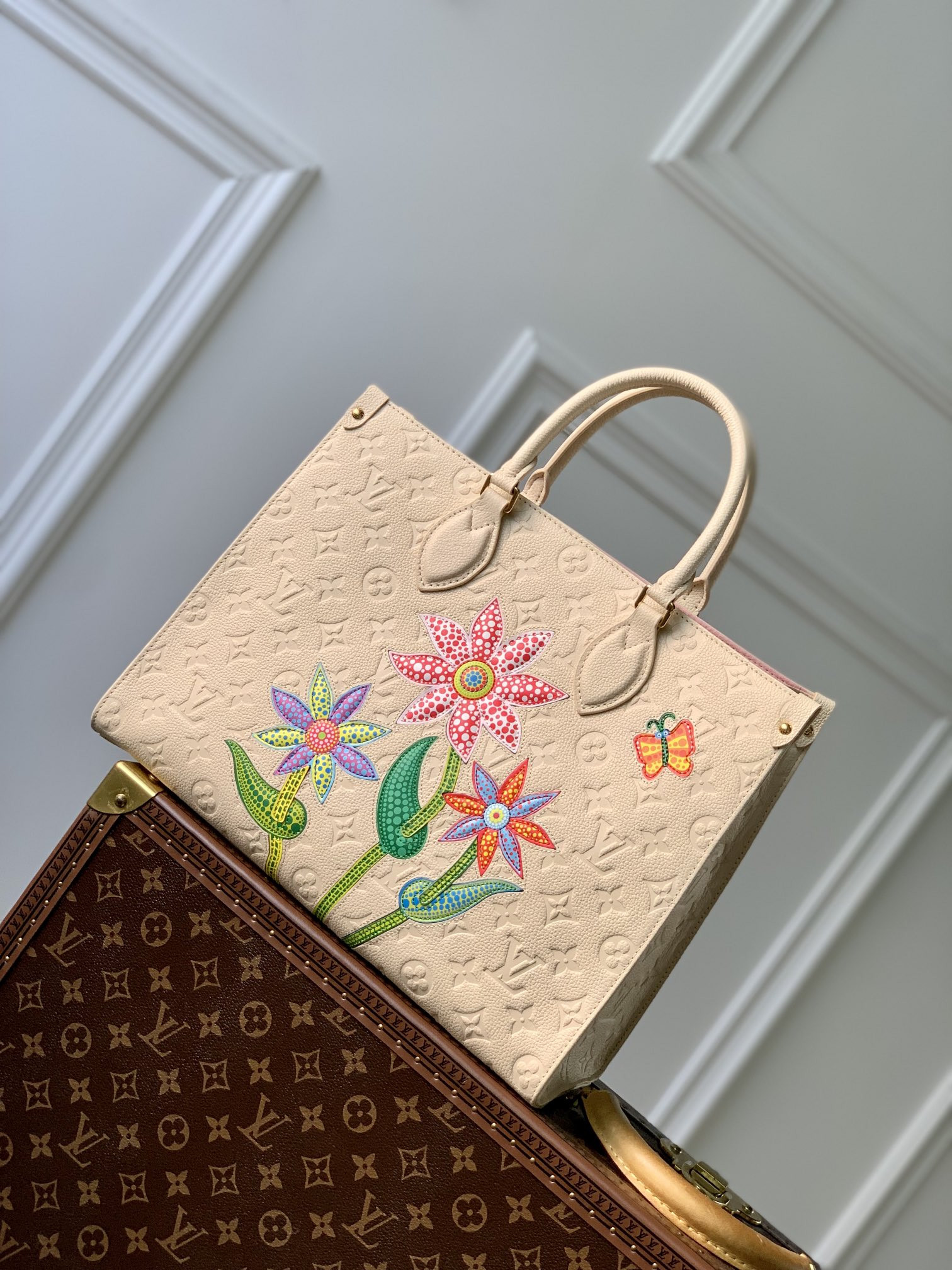 l0*is V*t0n x ykonthego handbag-35 x 27 x 14 cm