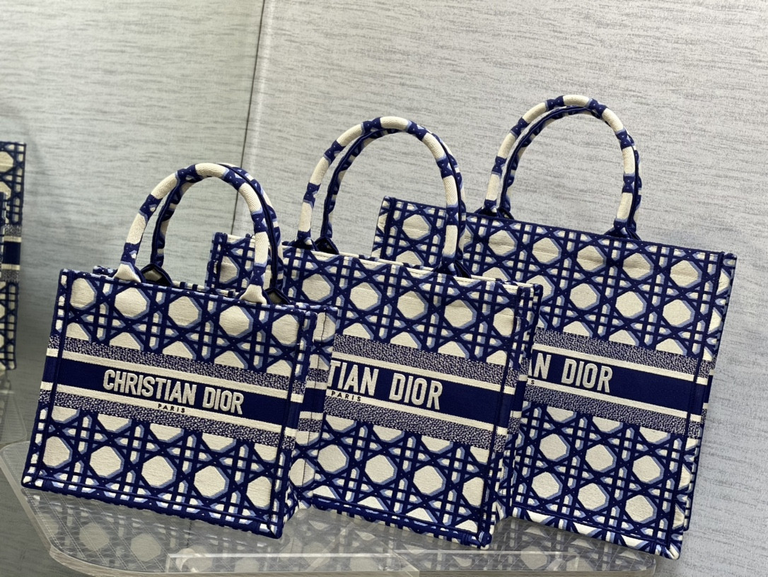 D*or book tote