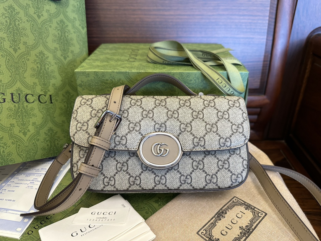 g*u*i gg S*p*e bag-21*10*5cm
