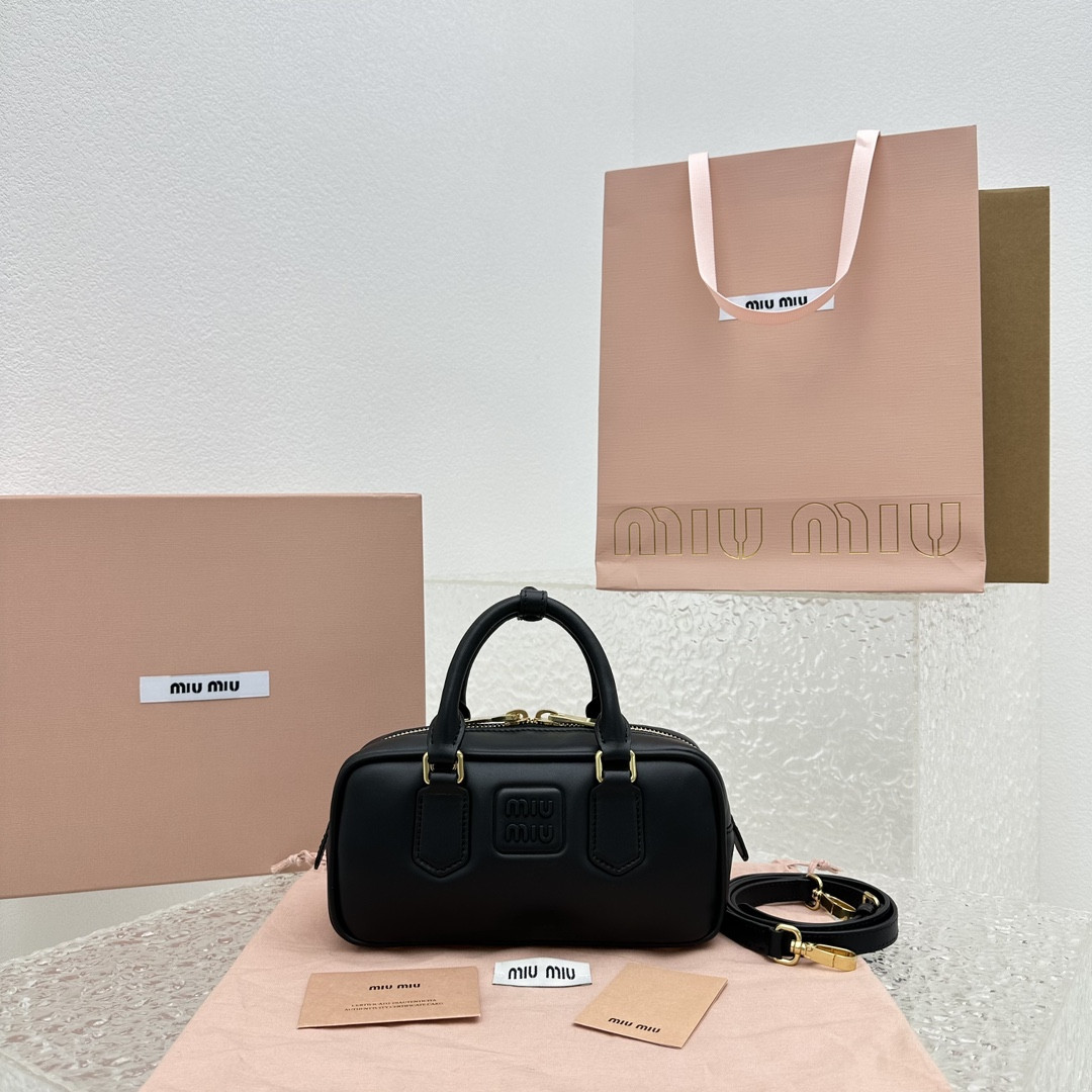 M*um*u ss23 softy padded bag-22*10*7.5cm