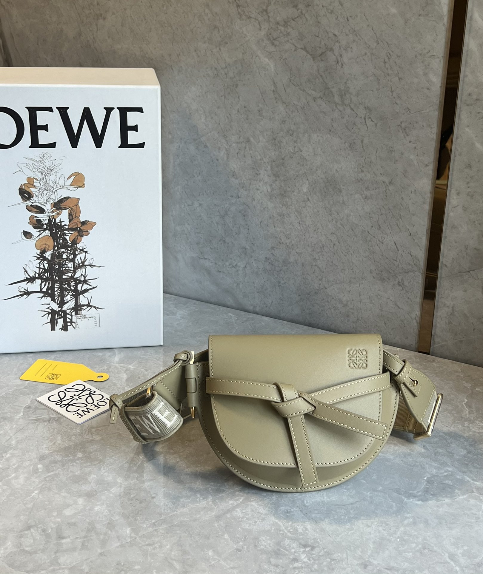 L0ew* mini puzzle gatedual bag-21*12.5*9cm