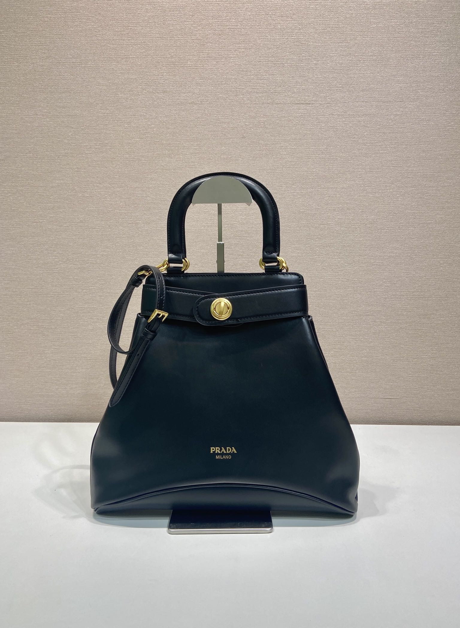 Pra*a women''s leather tote -31*28*5cm