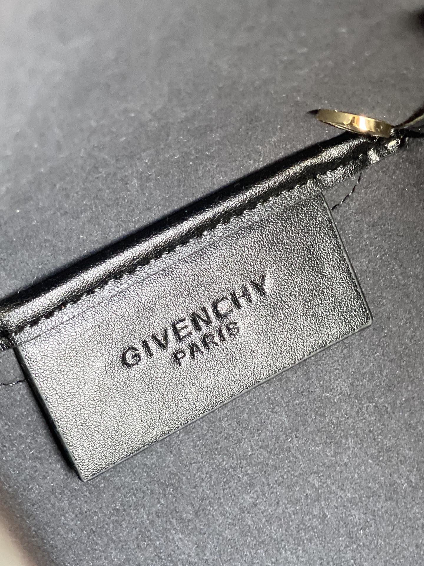 G1uenchy bond tote-21*32*14cm