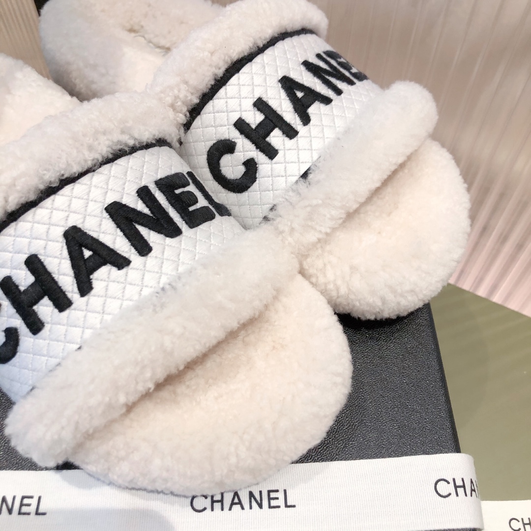 Ch@nel Slippers