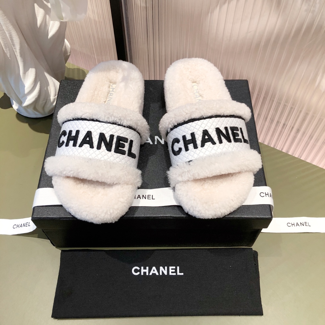Ch@nel Slippers
