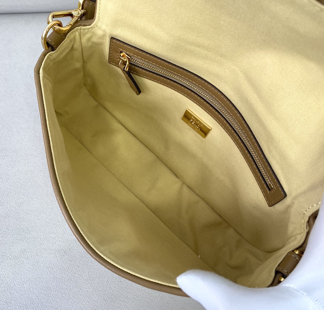 F**di medium baguette bag-26x15x4cm