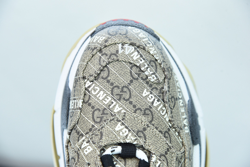 Ba*len*cia*ga triple s