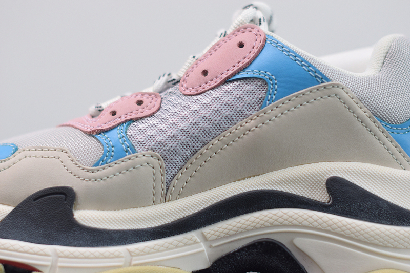Ba*len*cia*ga triple s