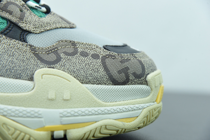 Ba*len*cia*ga triple s