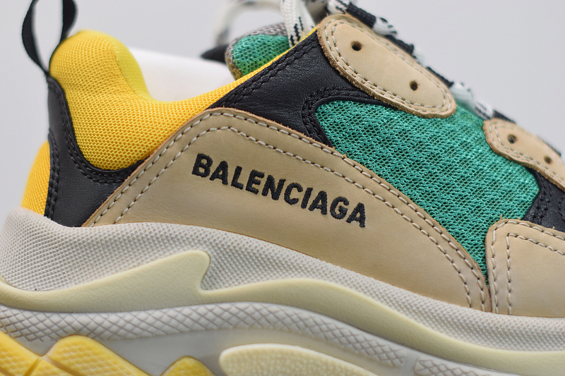 Ba*len*cia*ga triple s