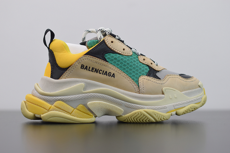 Ba*len*cia*ga triple s