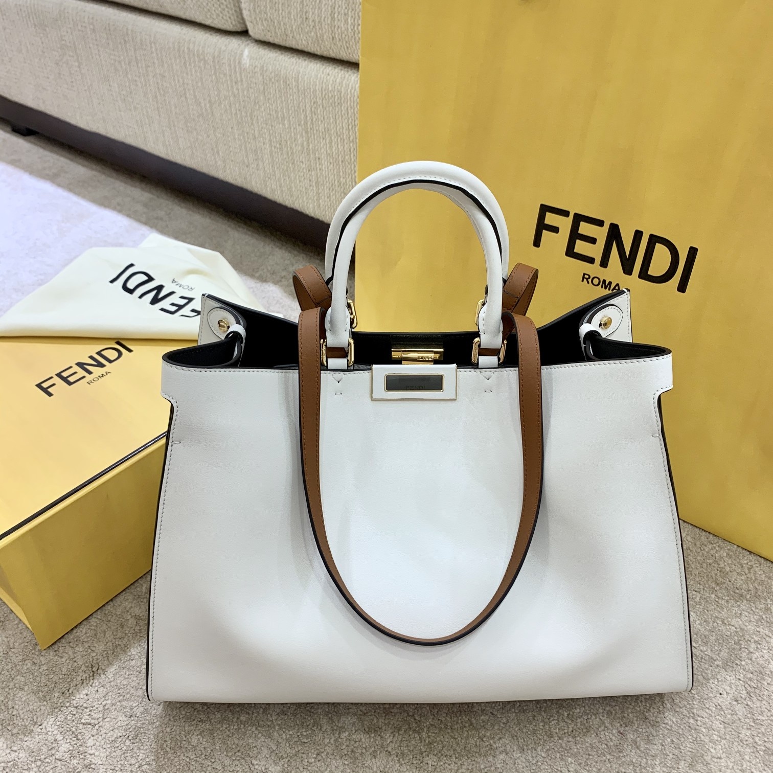 F**di peekabootote-41*29*16cm