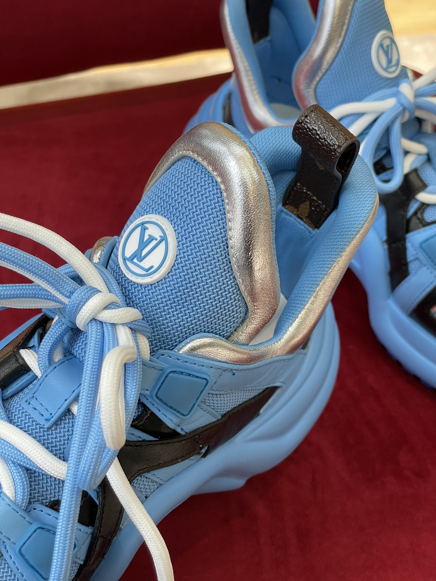 l0*is V*t0n archlight sneaker
