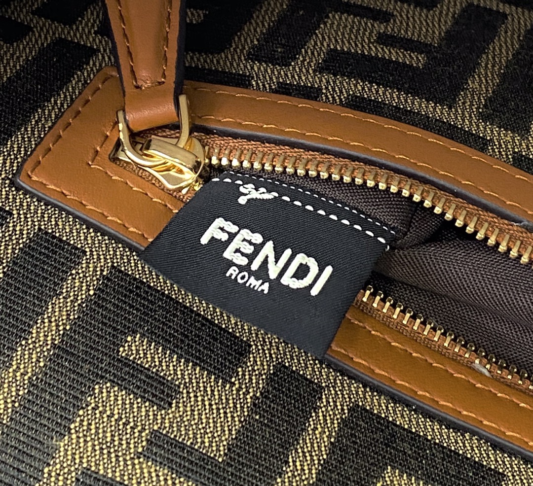 F**di medium baguette bag-26x15x4cm