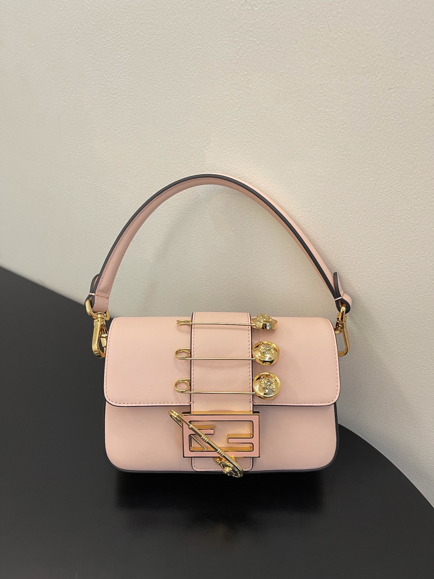 F**di small baguette bag-20x15x9cm