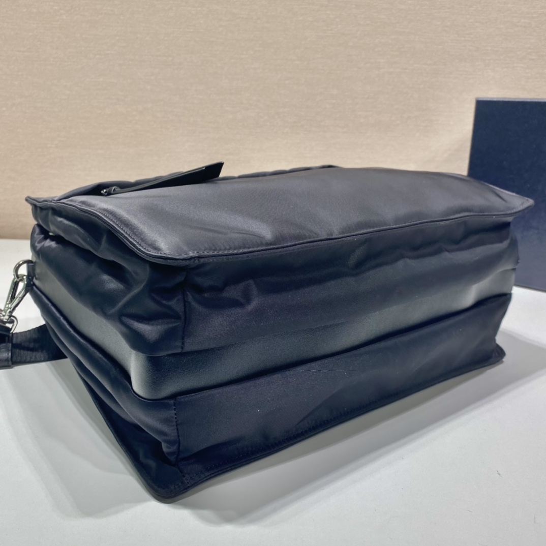 Pra*a 2vg318a re-nylon tote bag-33*30*13cm