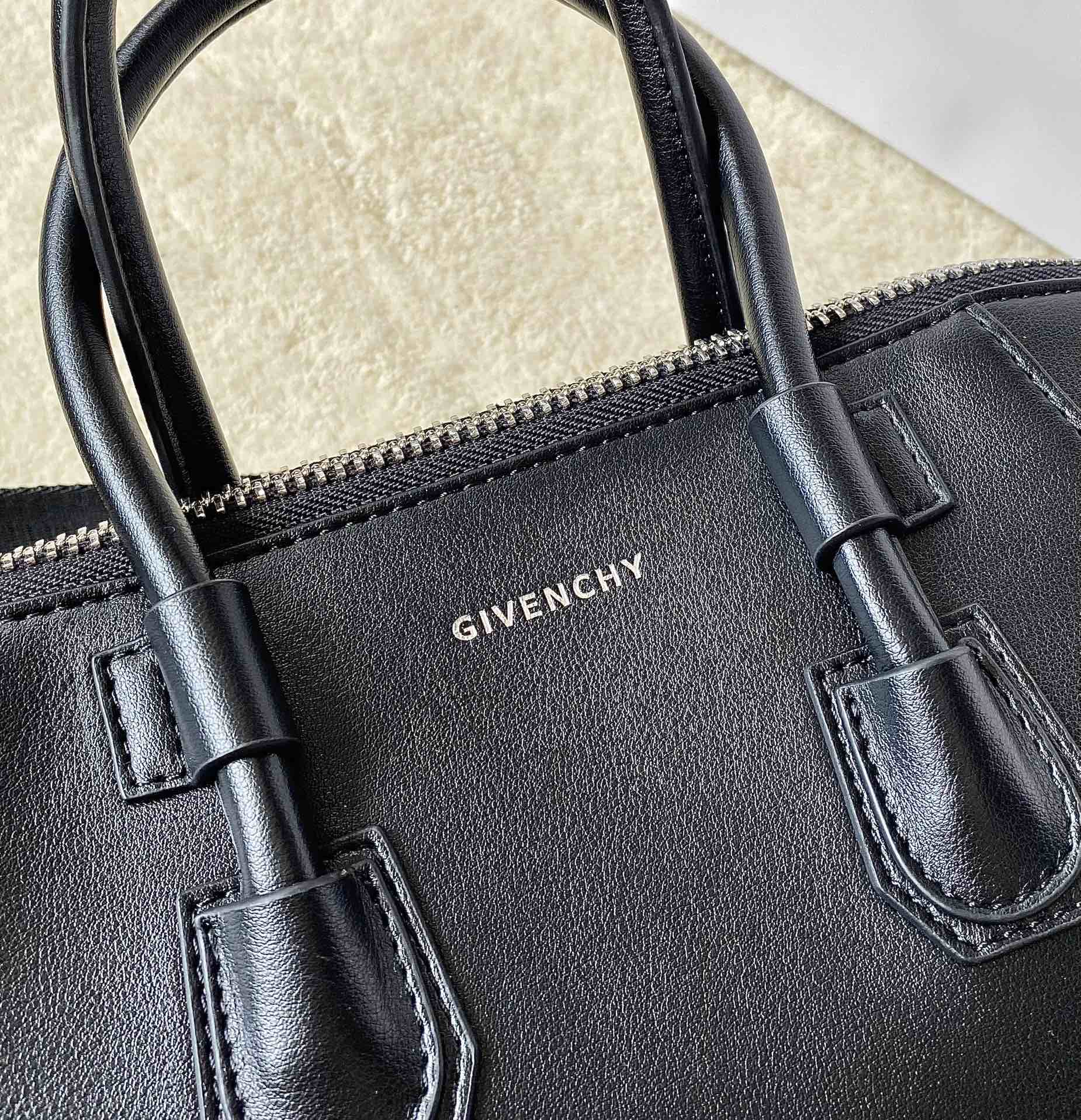 G1uenchy antigona sport -22*5*18cm