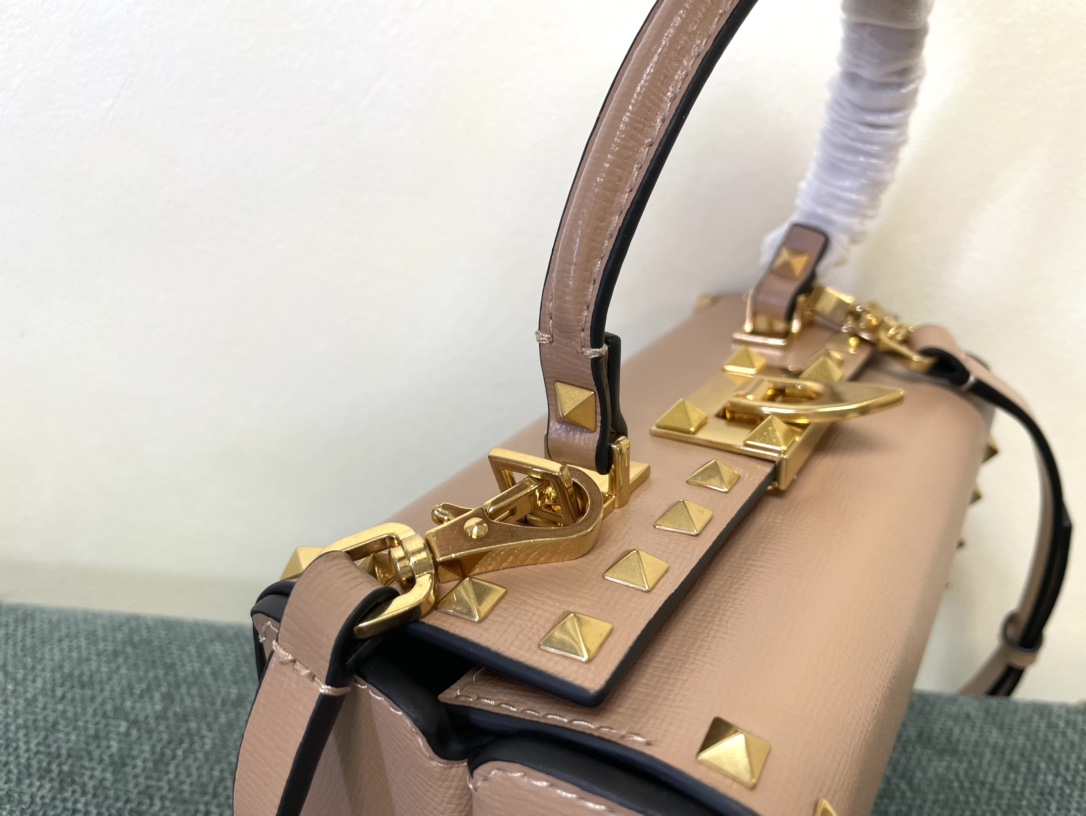 Va1e*ntin0 garavani rockstud alcove-19*12*8cm