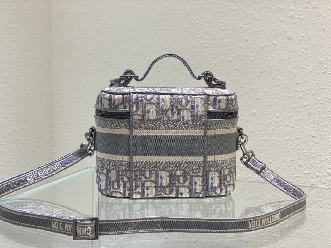 D*or cosmetic bag-18*.5*13*10.5cm