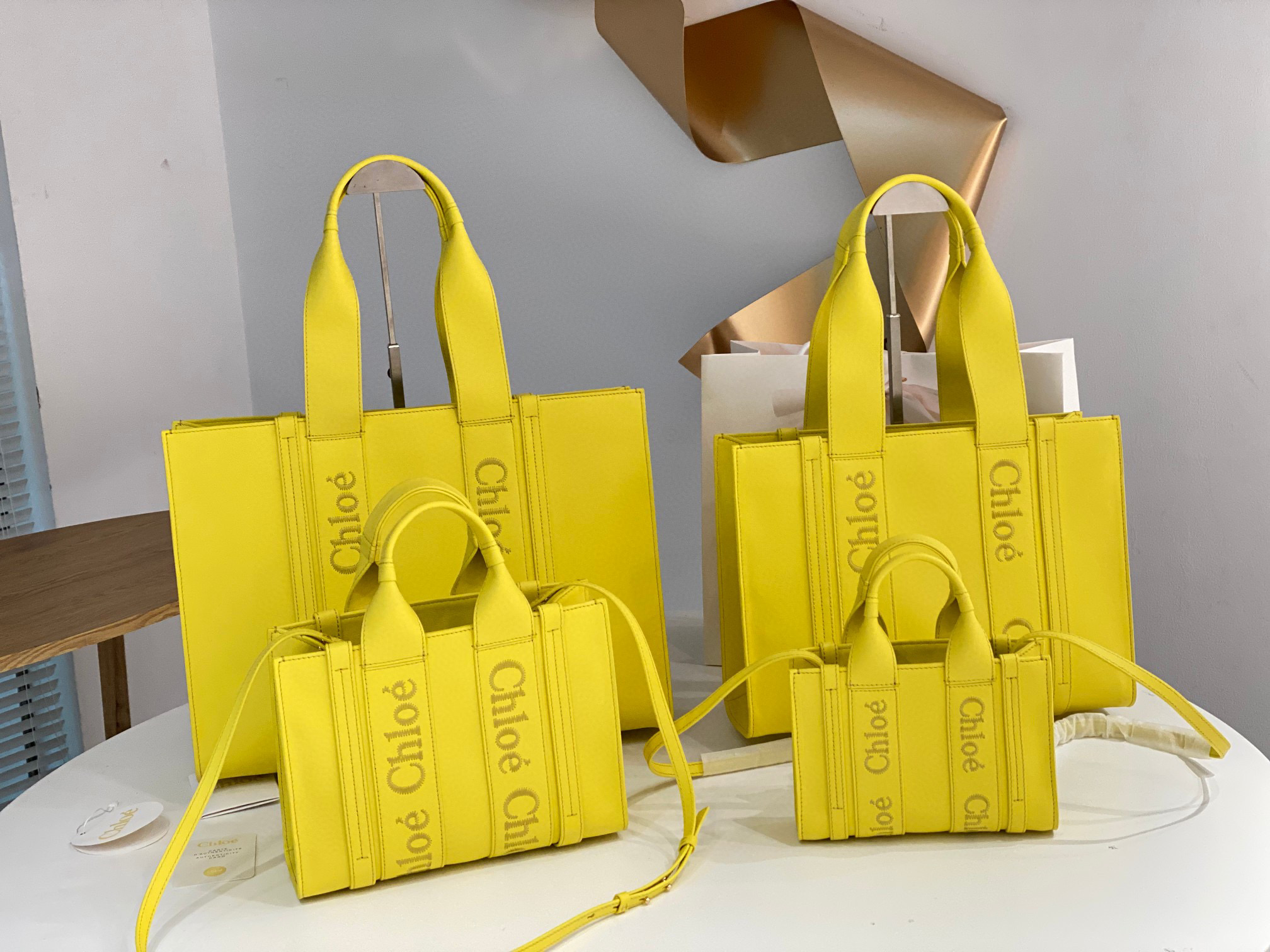 Ch10e woody tote bag