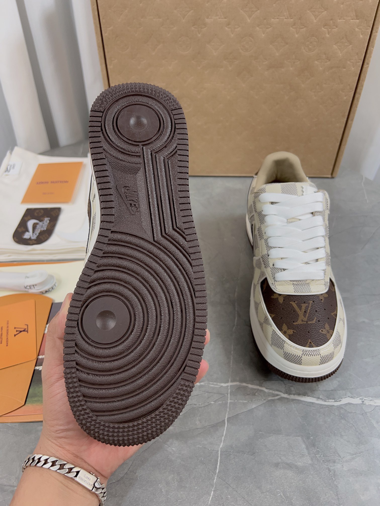 l0vis Vvtt0n sneaker