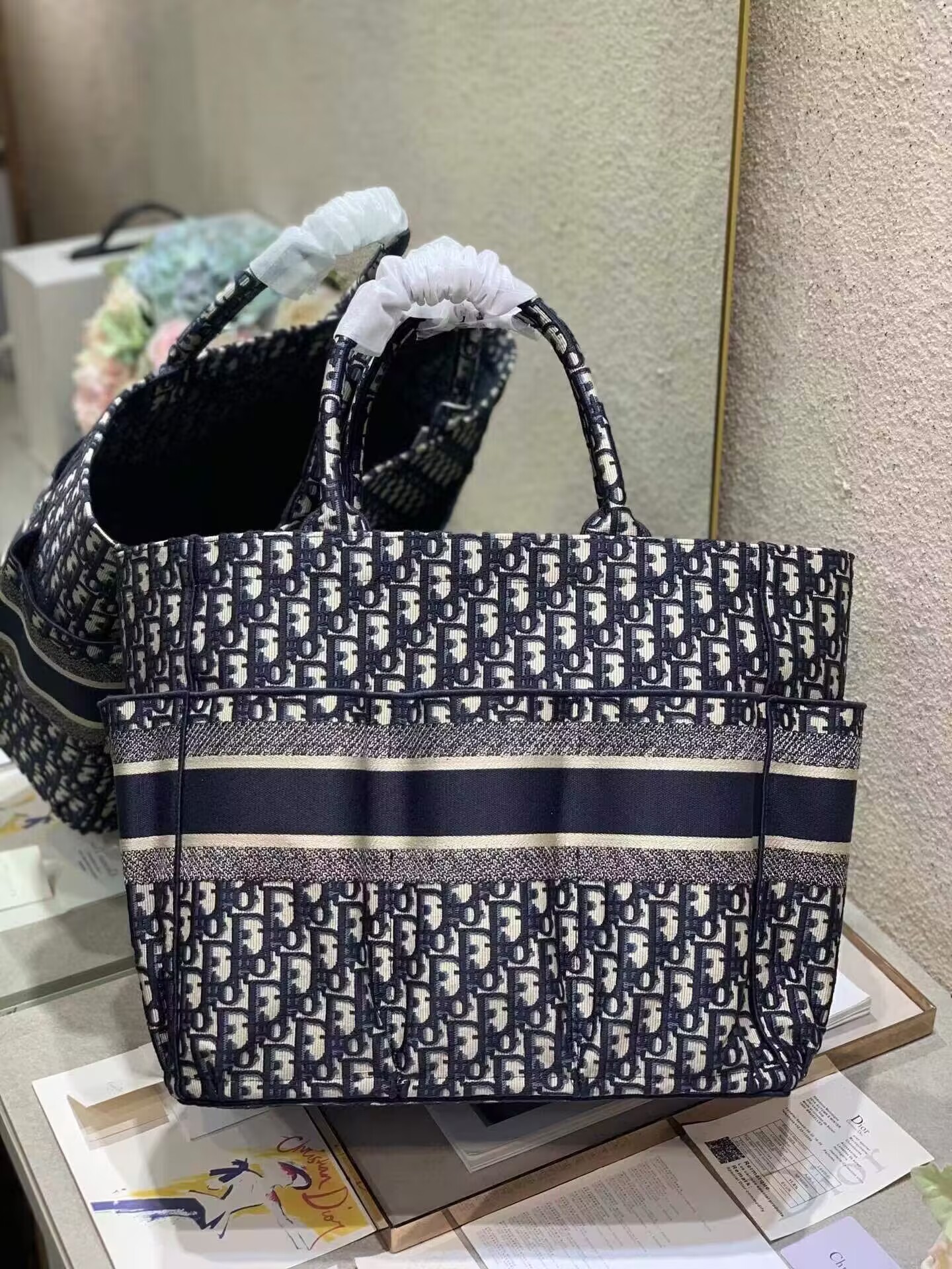 D*or book tote-34.5*17.5*30cm