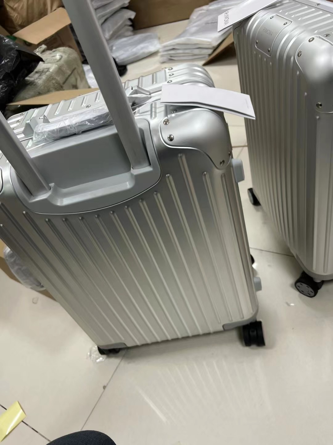 r1m0wa essential ttrunk plus lU*gage-‭20inch