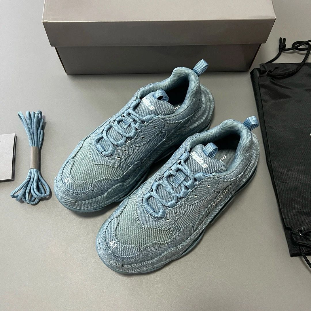 Ba*len*cia*ga triple s