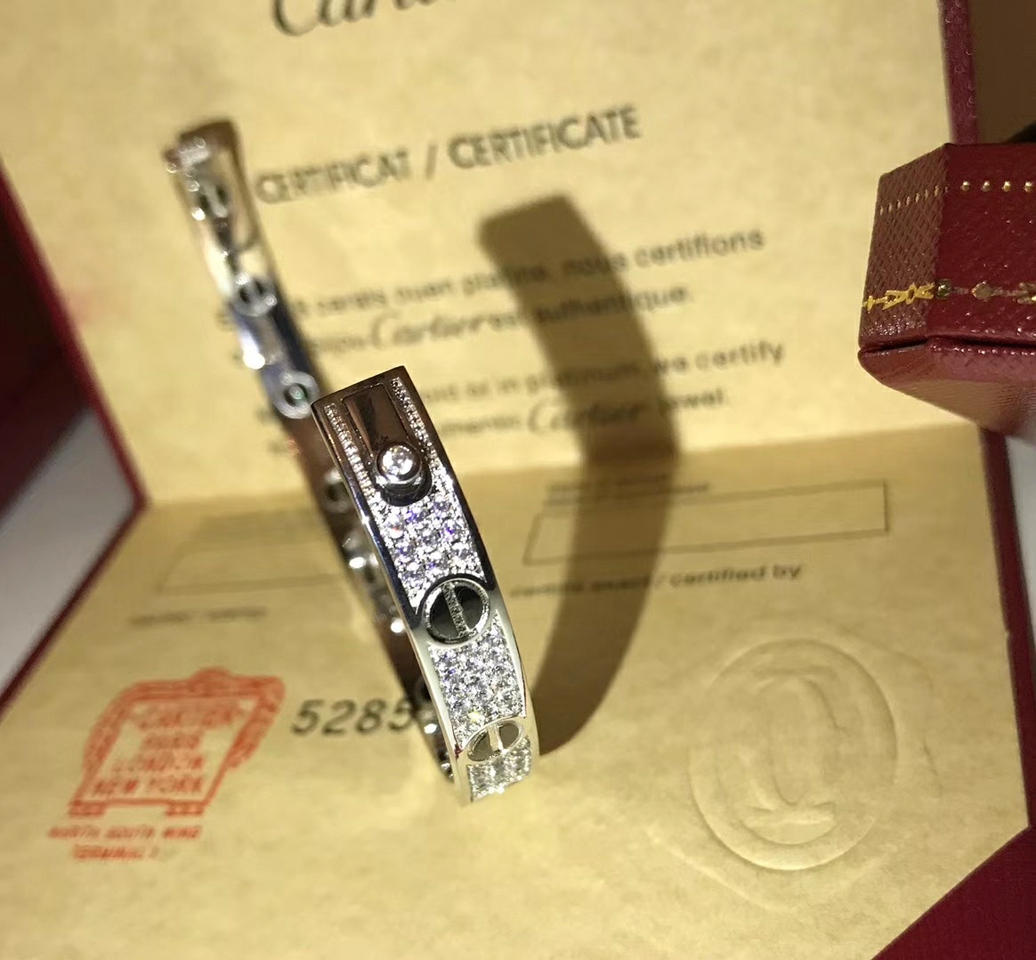 Ca*t*er bracelet