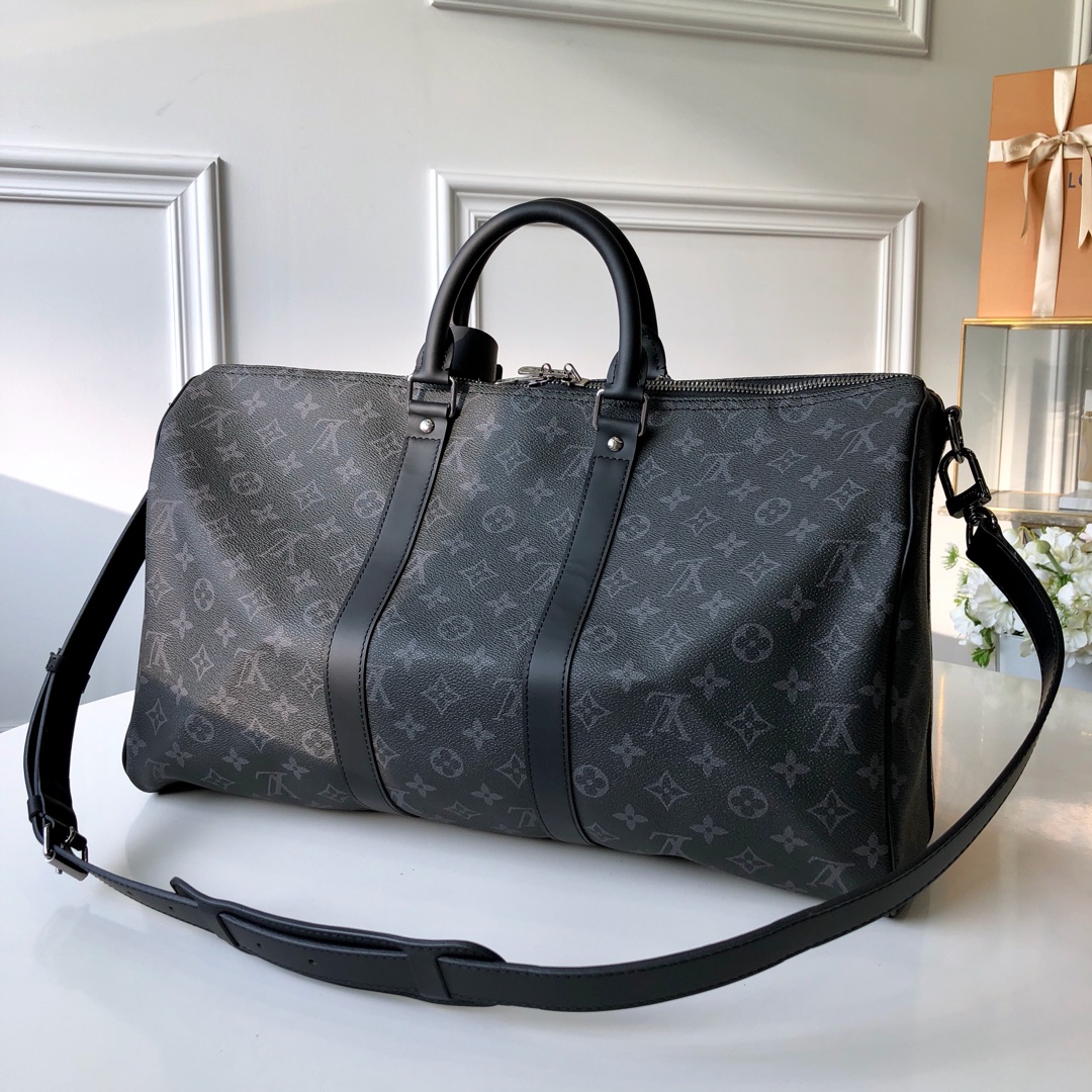 l0*is V*t0n keepall