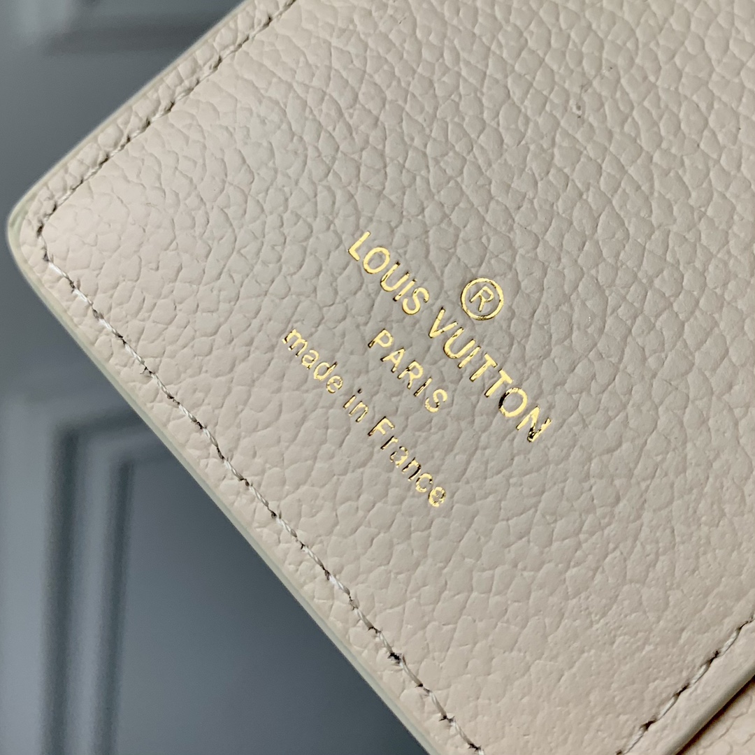 l0*is V*t0n cléa wallet-11*8.5*3.5cm