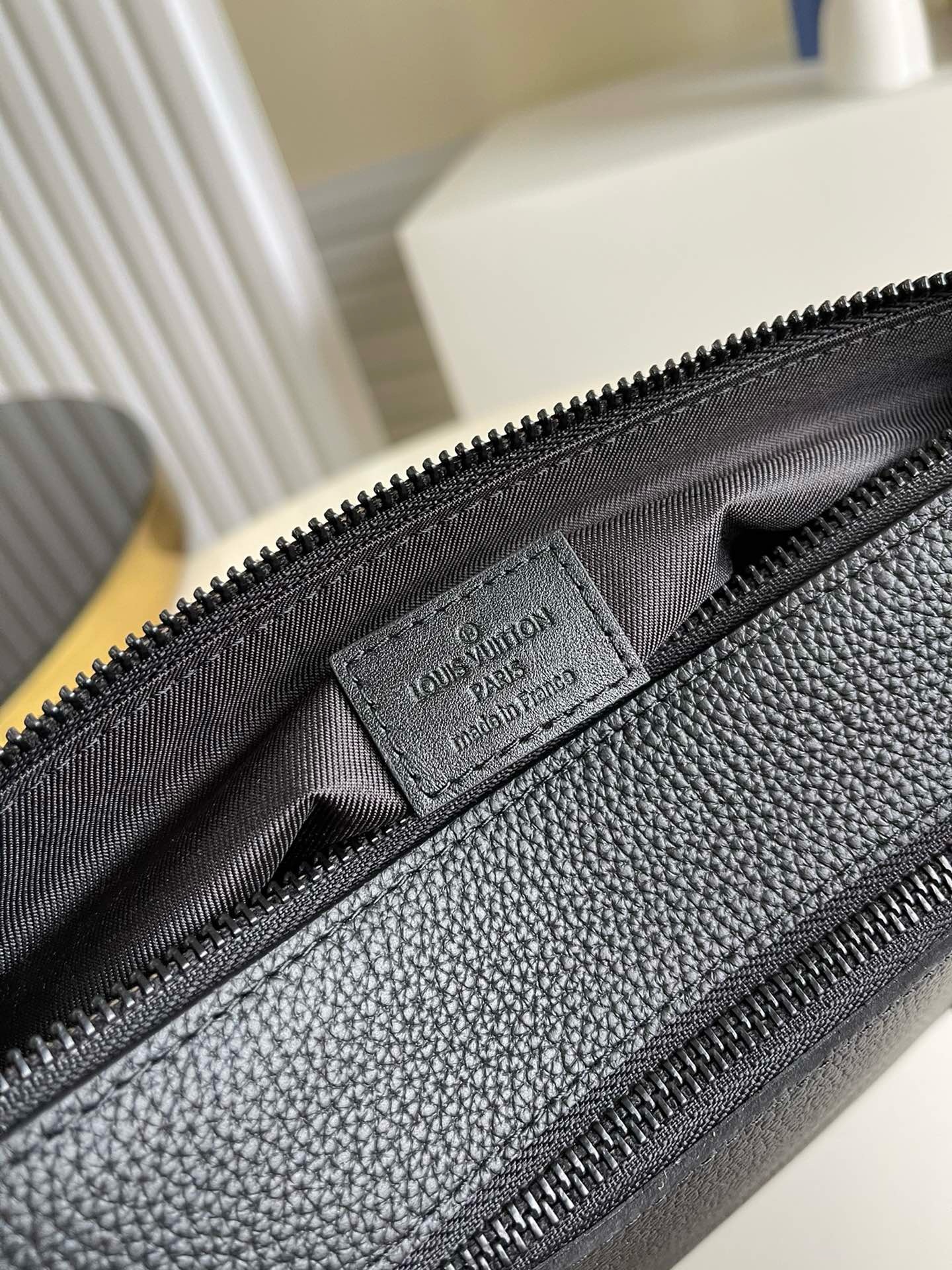 l0vis Vvtt0n takeoff pouch-m11485-30 x 22 x 5cm