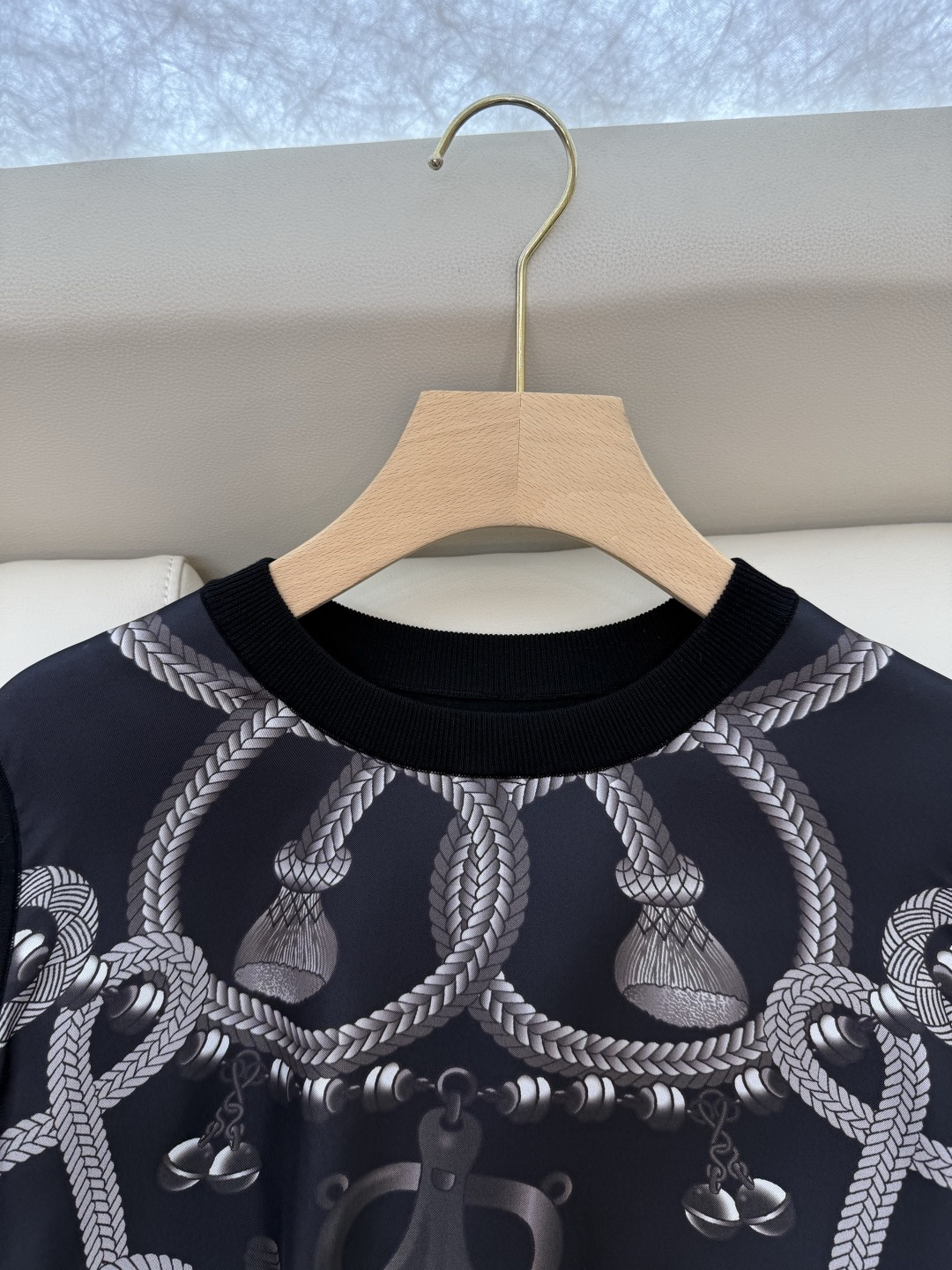 H**me5 knit top