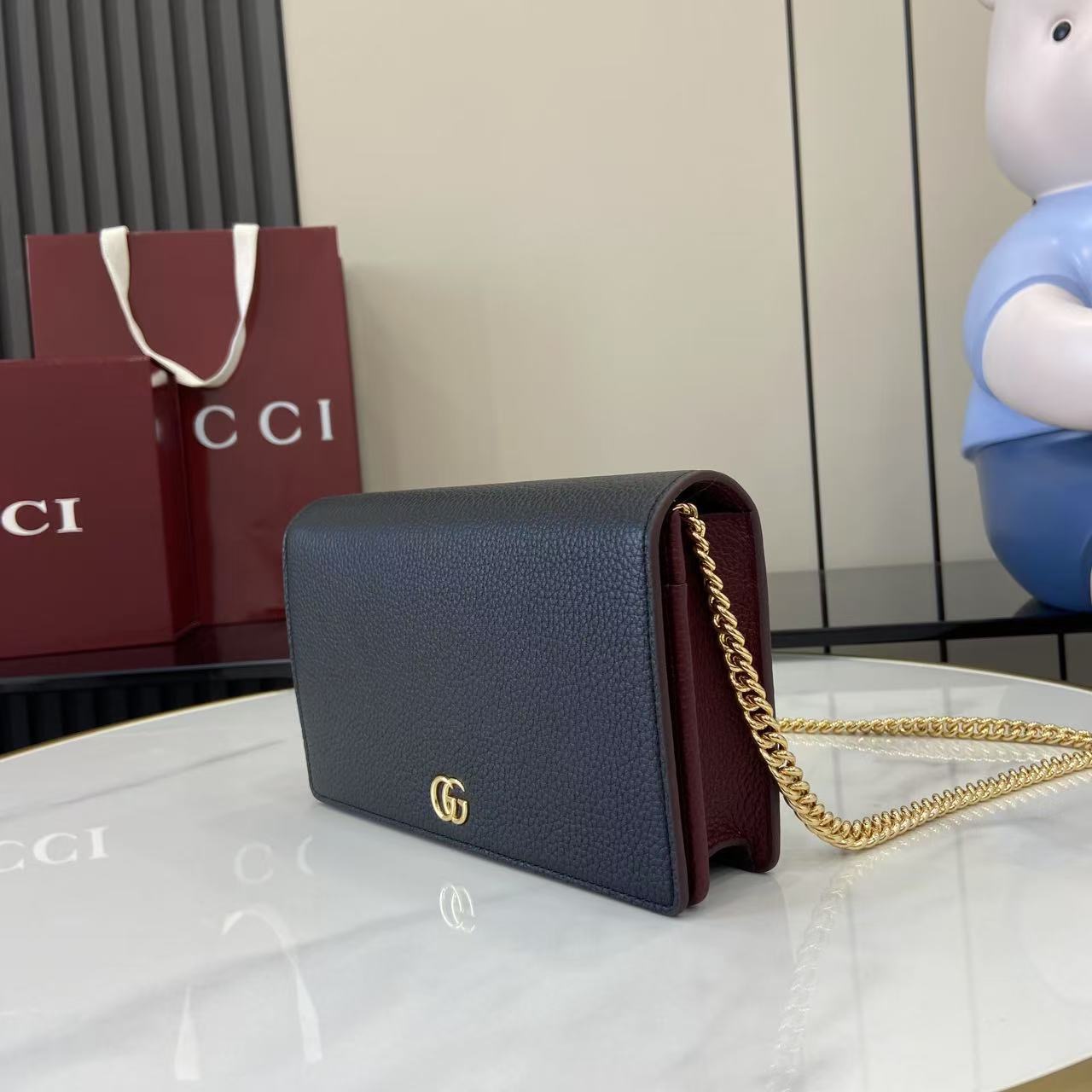 Gvc*1 wallet on chain in black leather-20*12.5*4cm
