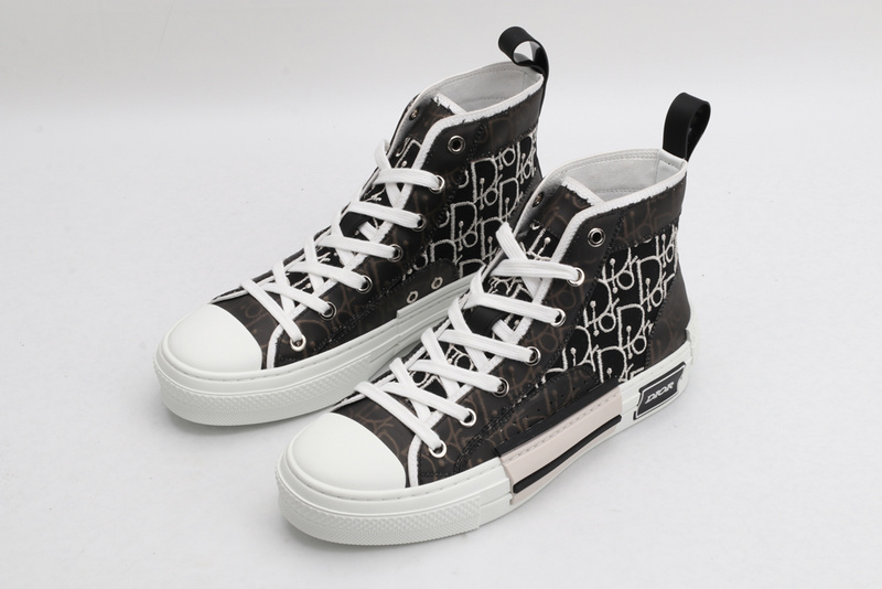 D*or high-top sneakers