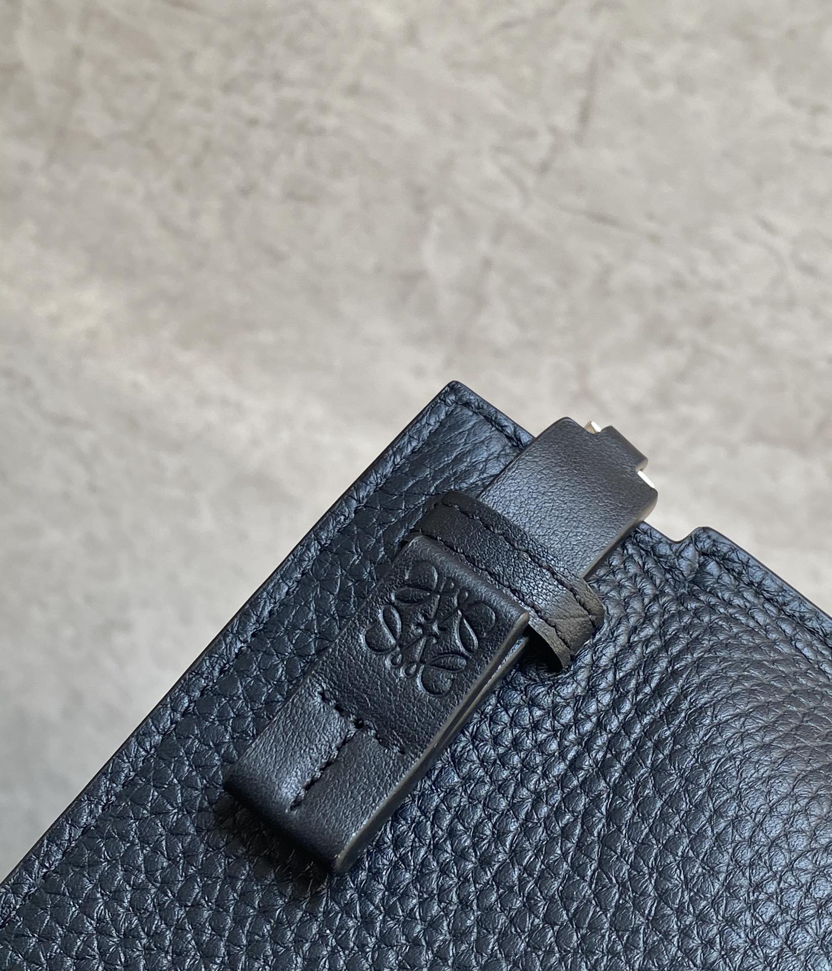 L0ew* pouch-29.5*20cm