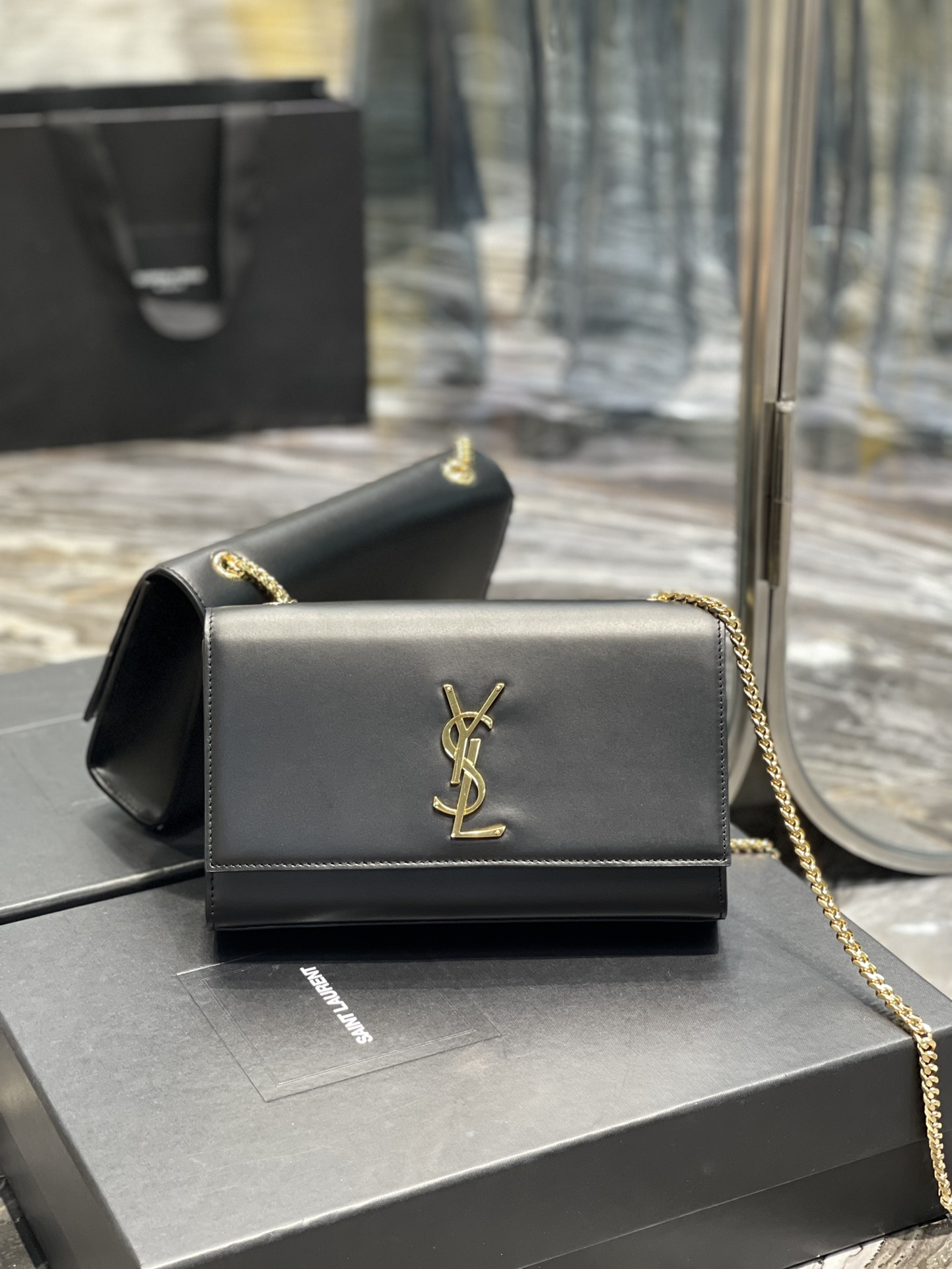 Y*L kate medium in smooth leather-24*14.5*5.5cm