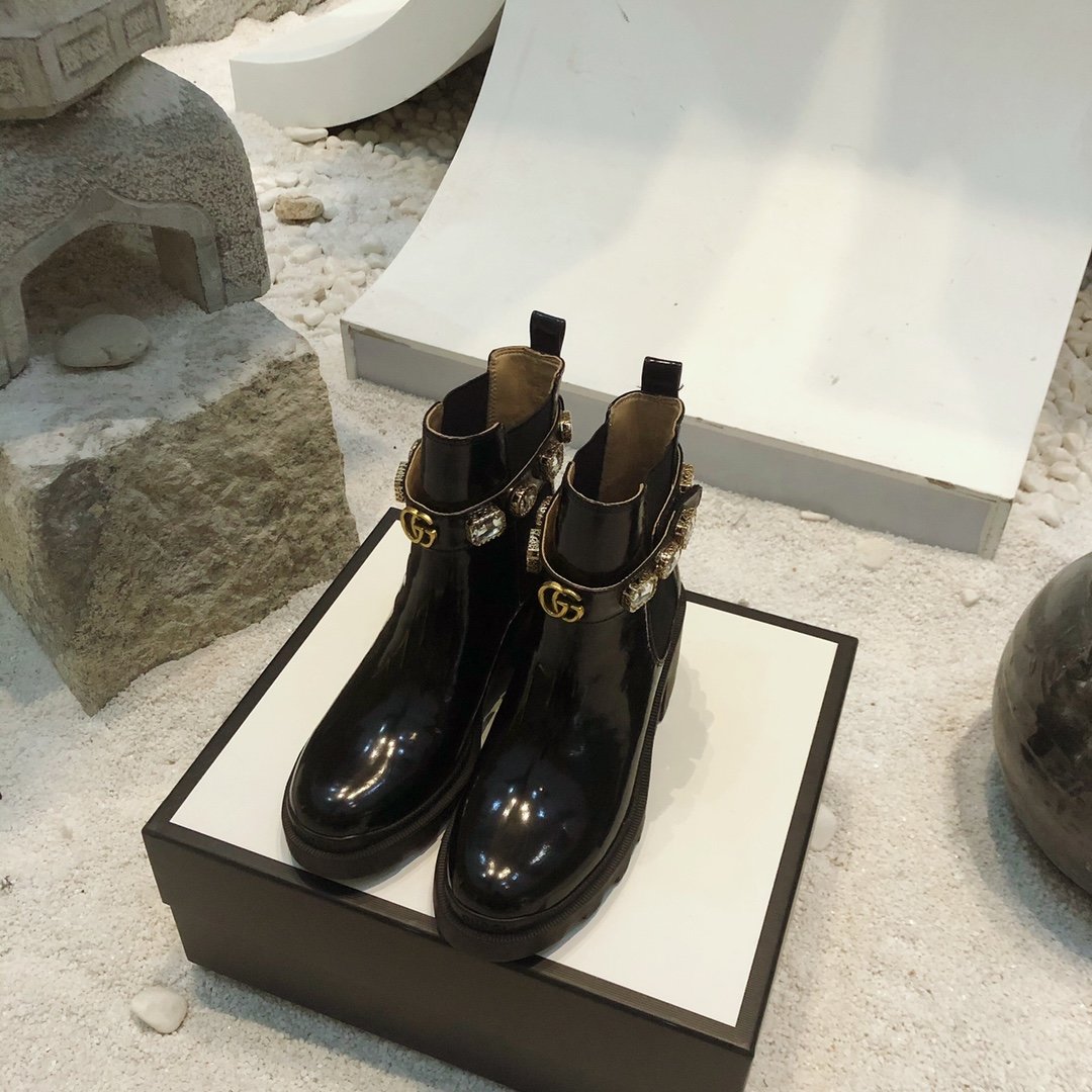 G*u*i boots