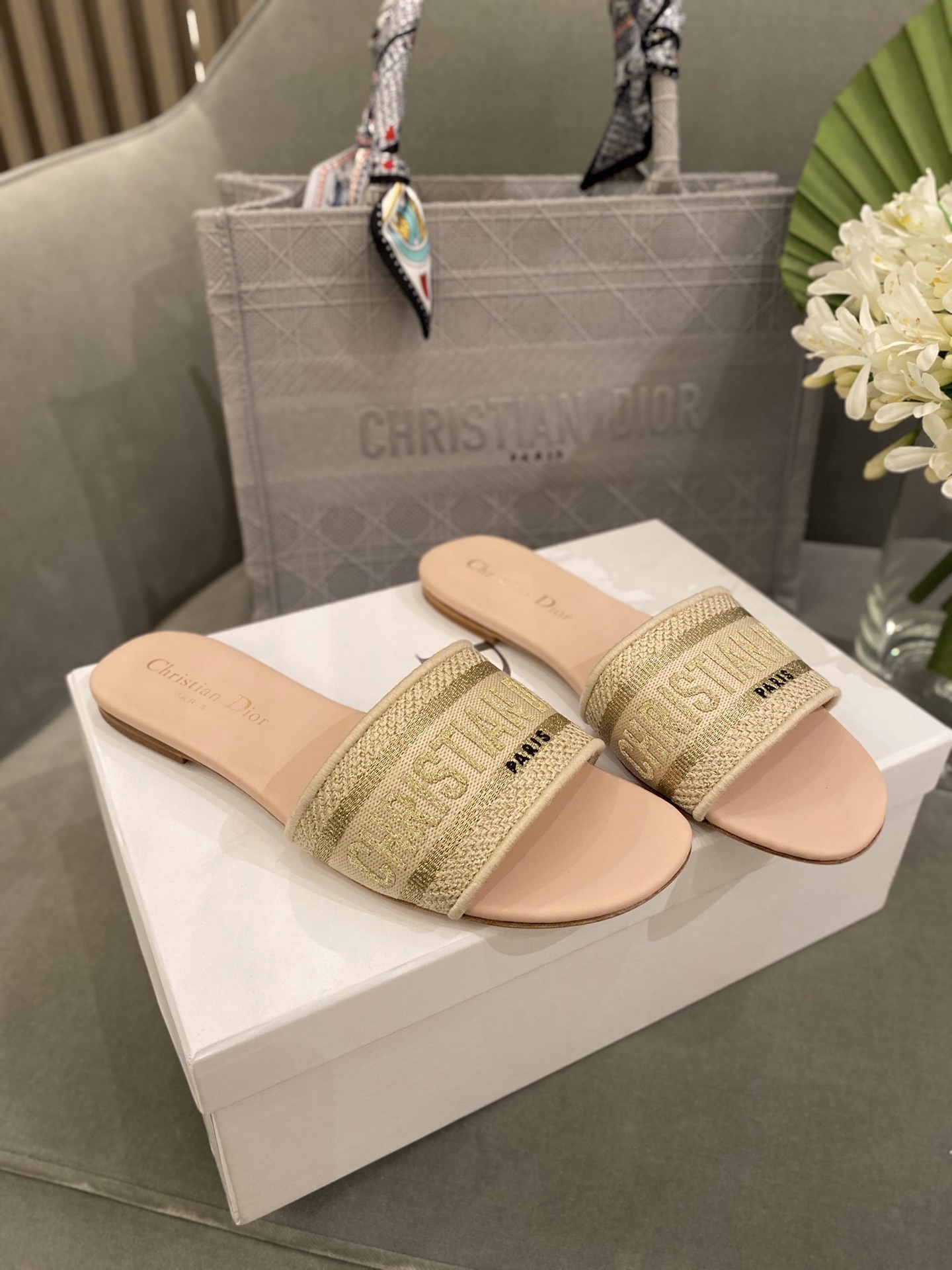 D*or slippers