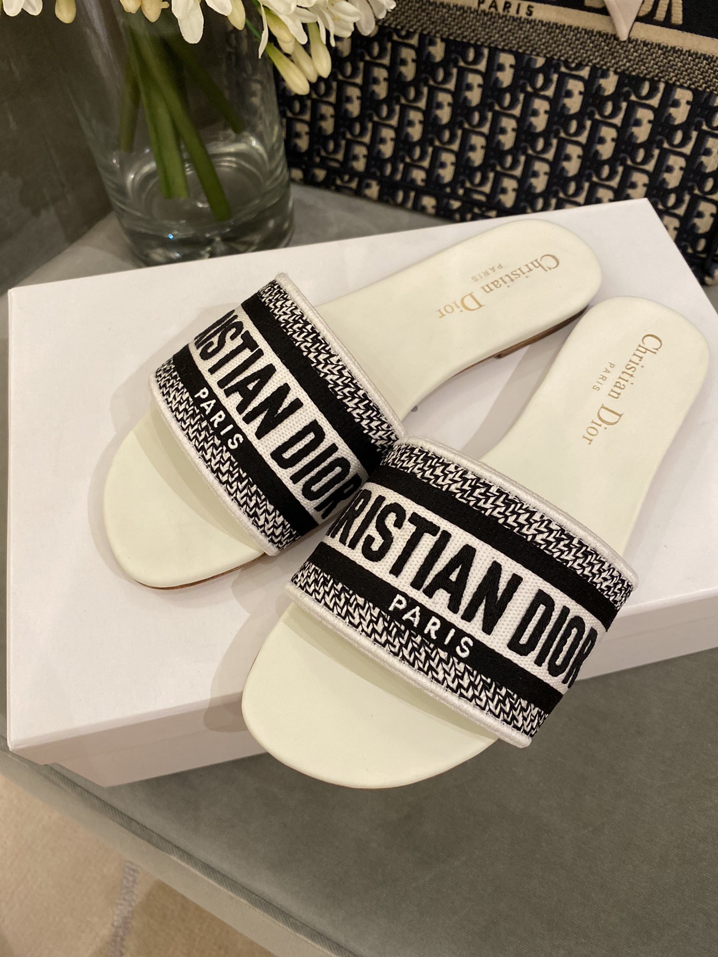 D*or slippers