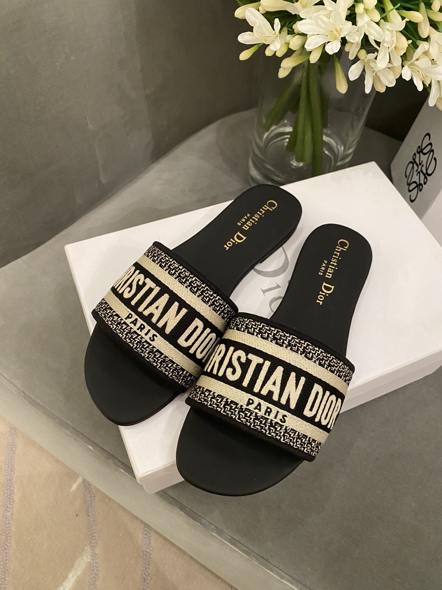D*or slippers