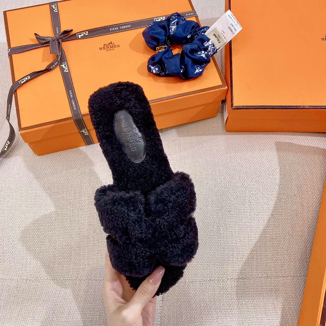 H**mes sandals