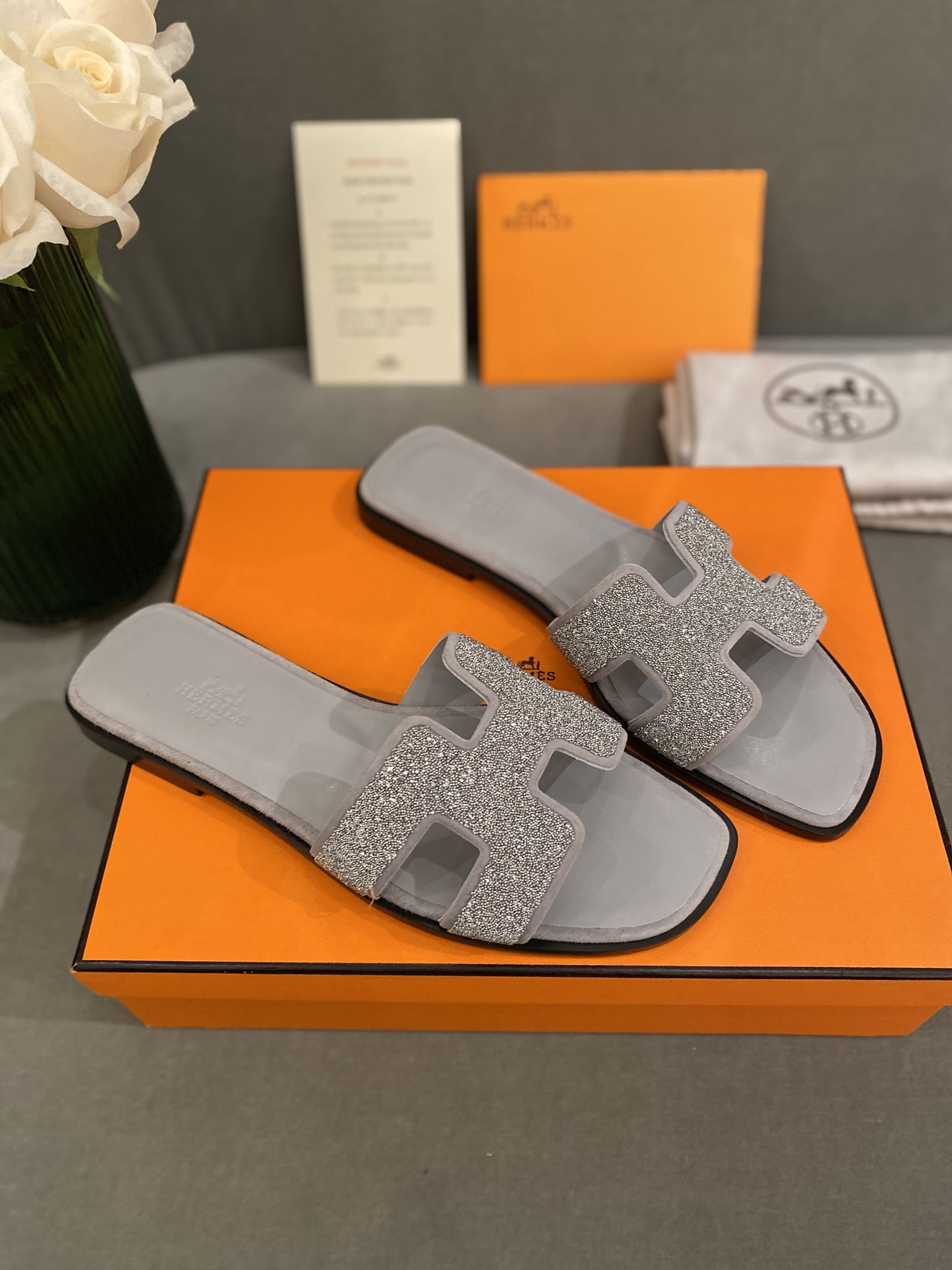 H**mes slippers