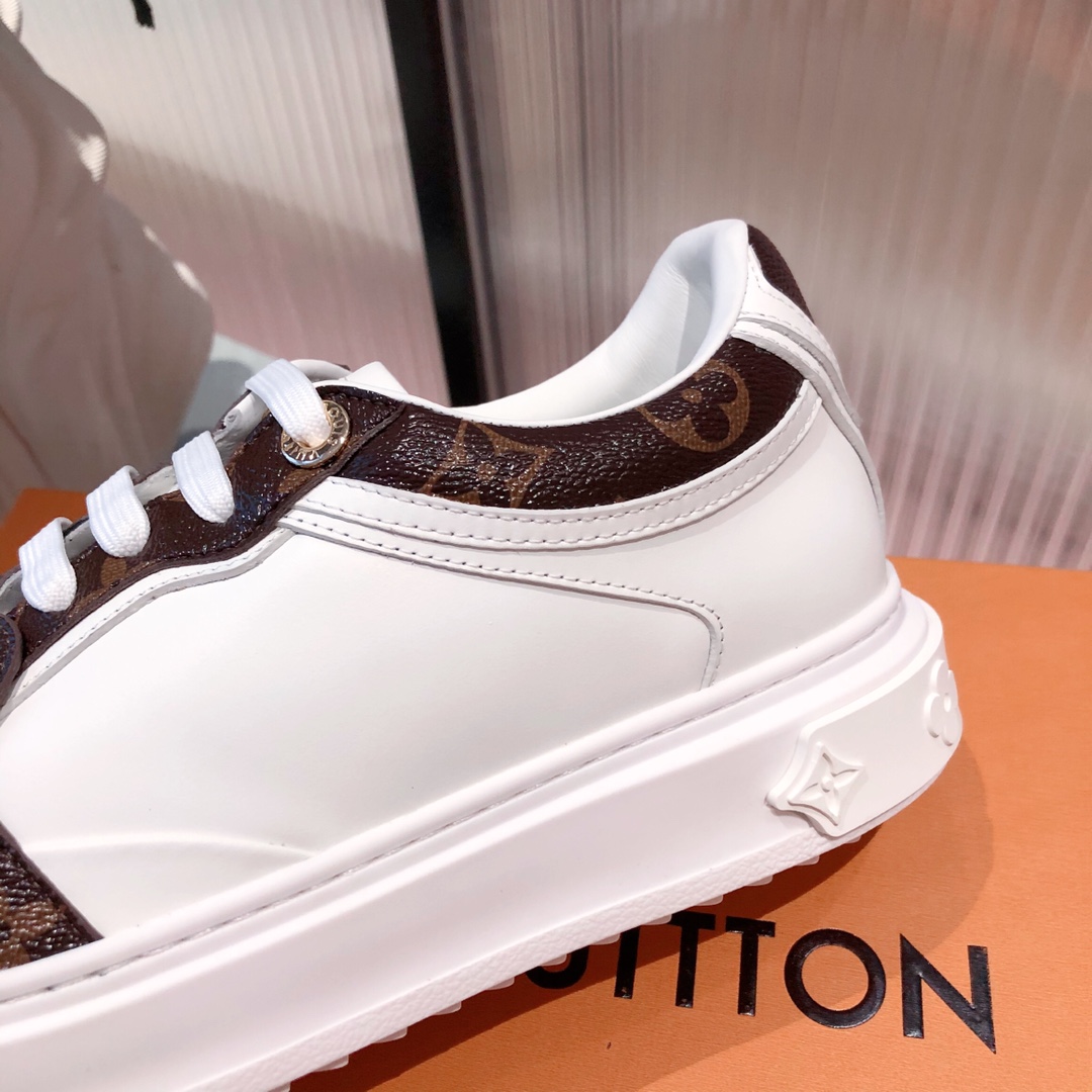 l0*is V*t0n sneakers