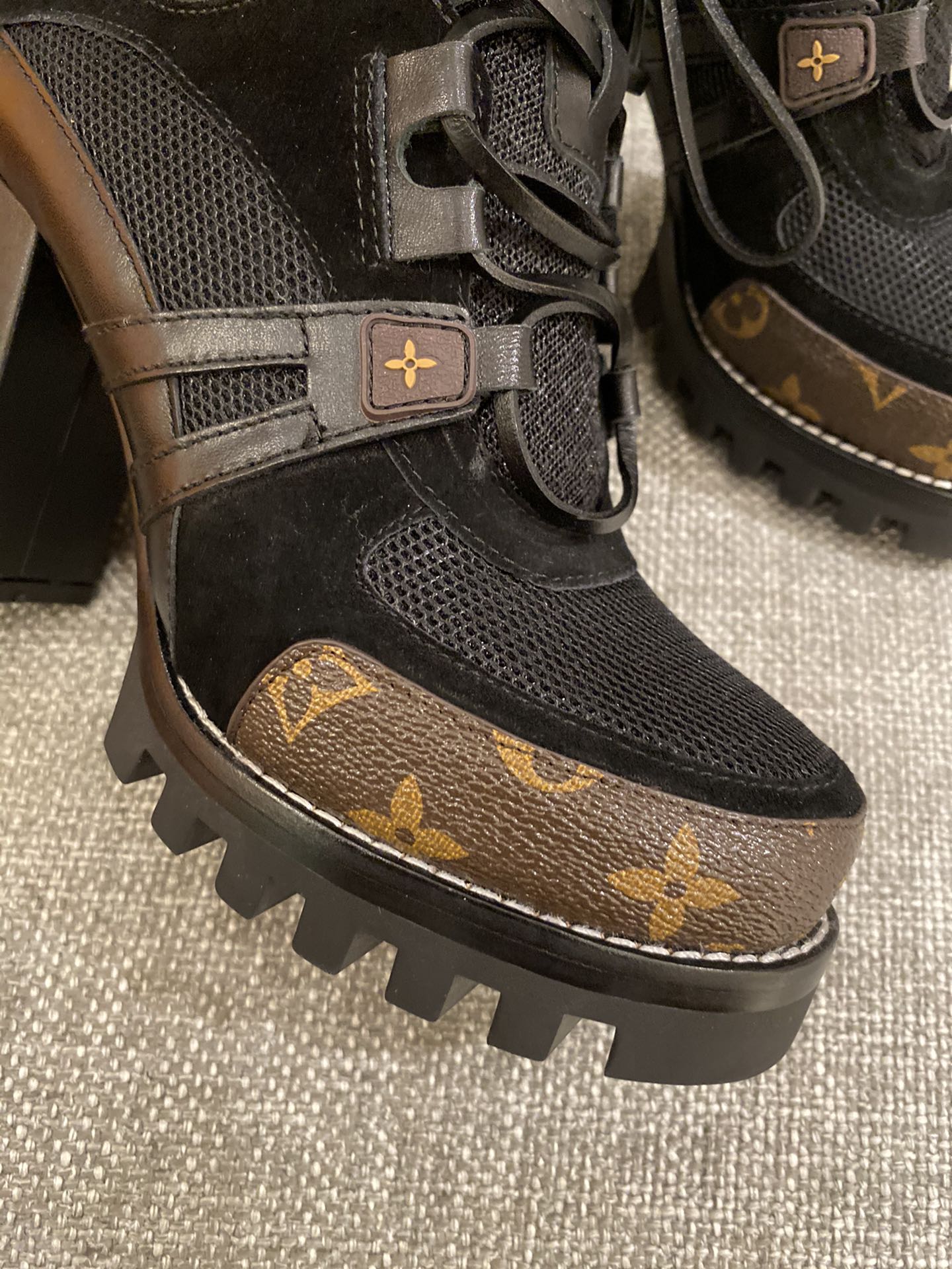 l0*is V*t0n boots