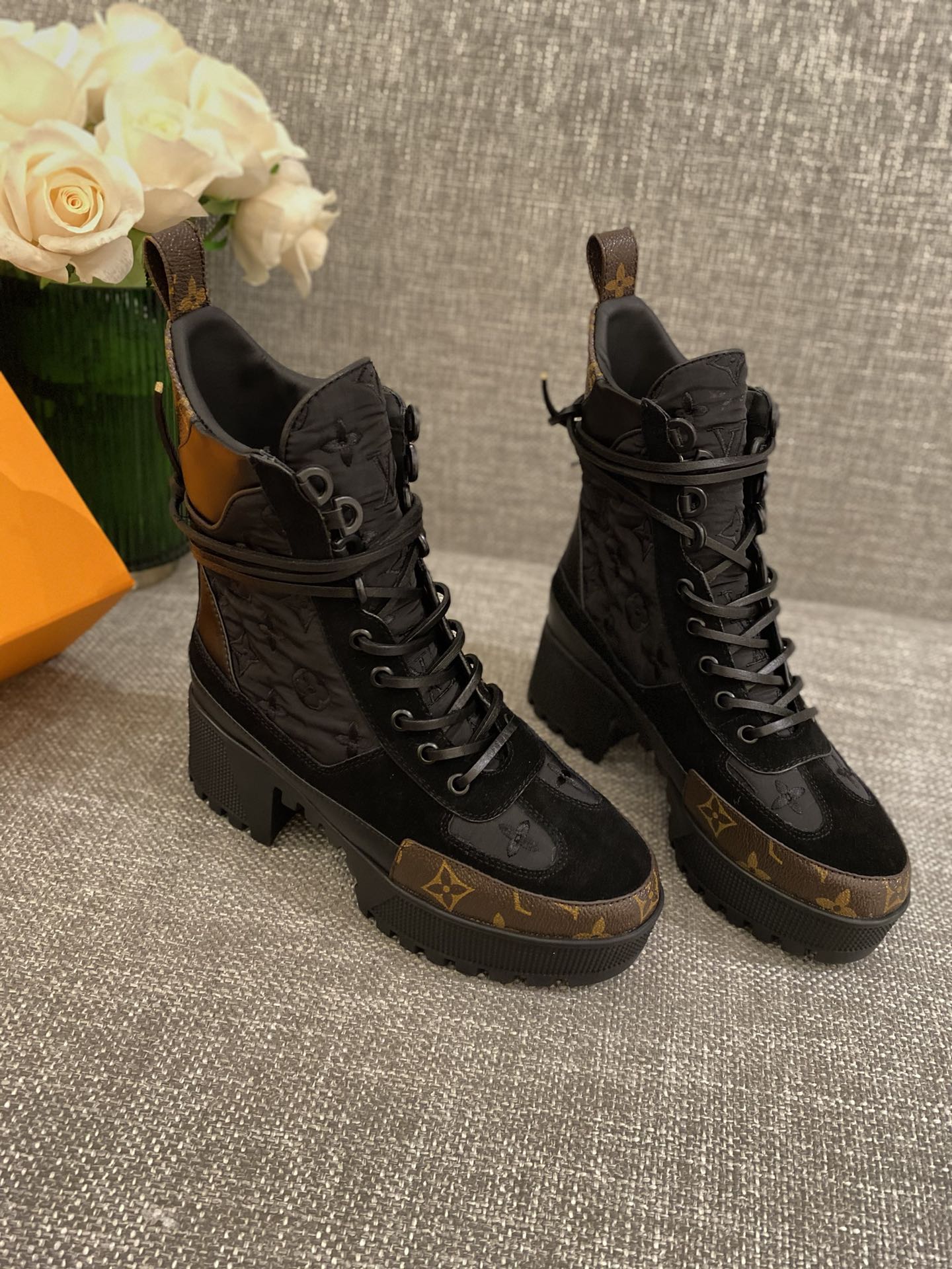 l0*is V*t0n boots