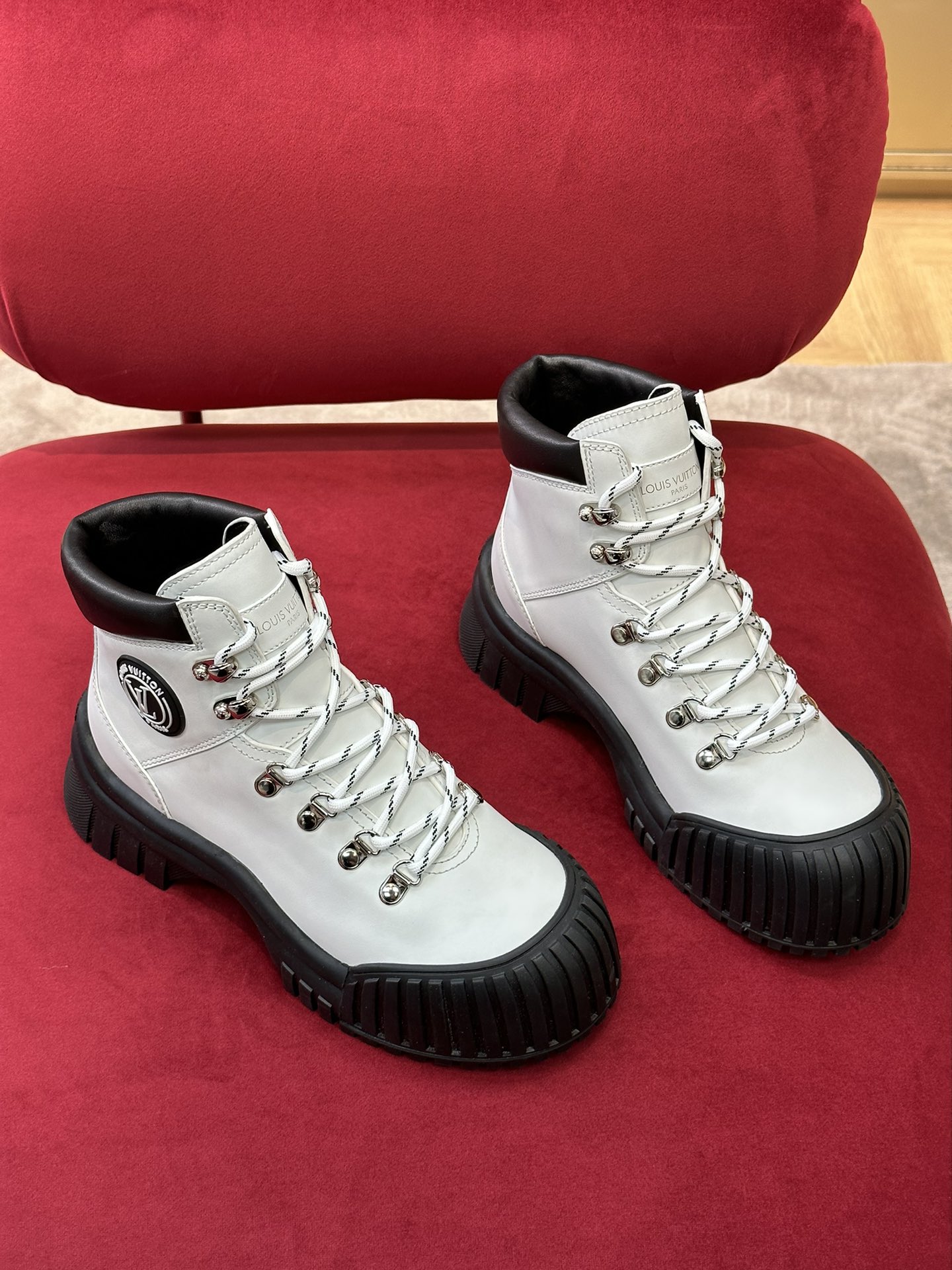 l0*is V*t0n boots