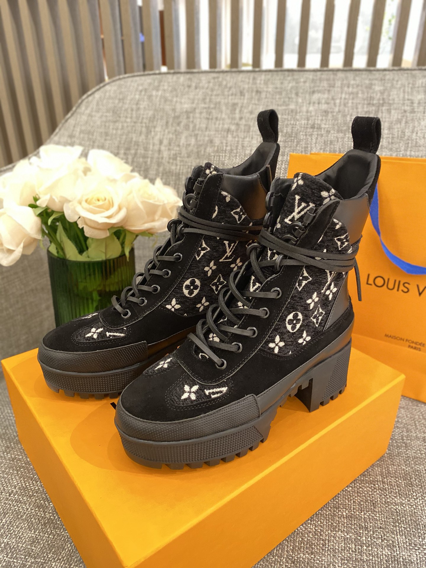 l0*is V*t0n boots