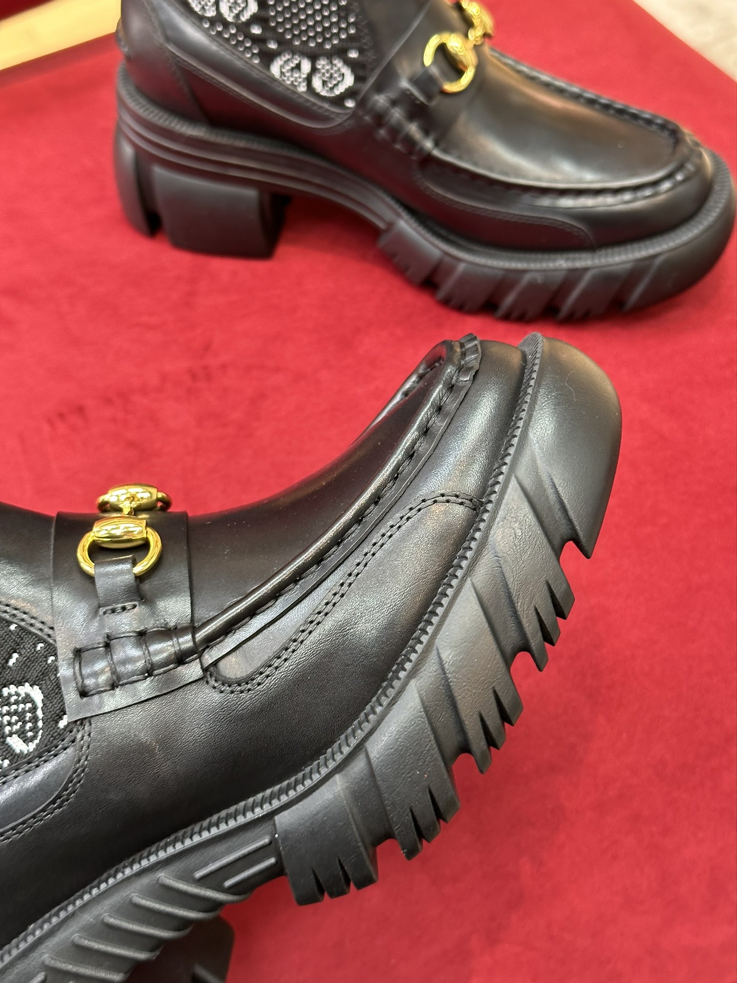 G*u*i boots